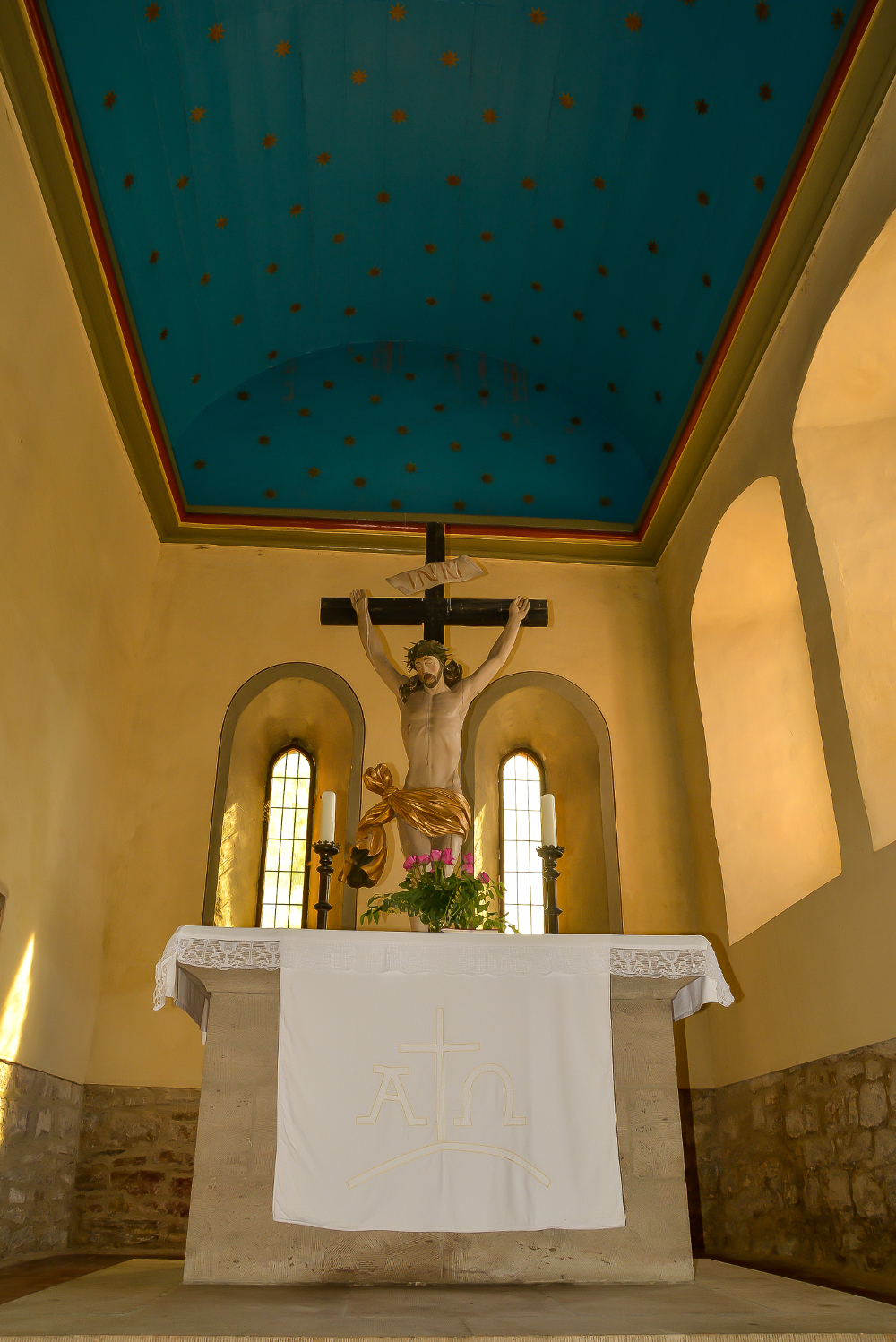 Altar mit Sternengewölbe
