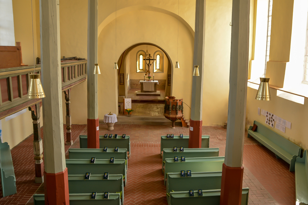 Innenraum mit Blick zum Altar
